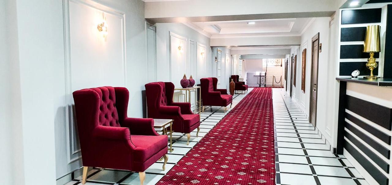 Grand Holiday Hall بافلودار المظهر الخارجي الصورة